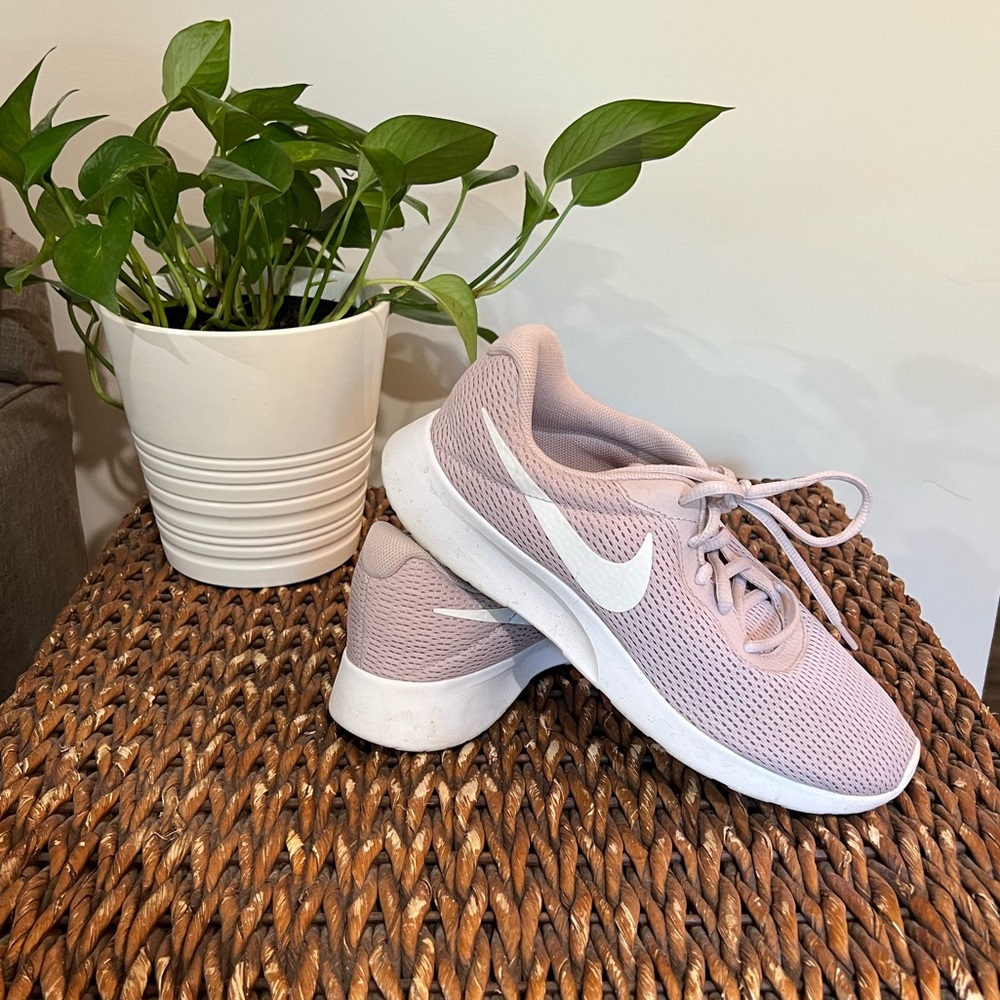Womens size 9 purple Nike tennis shoes
